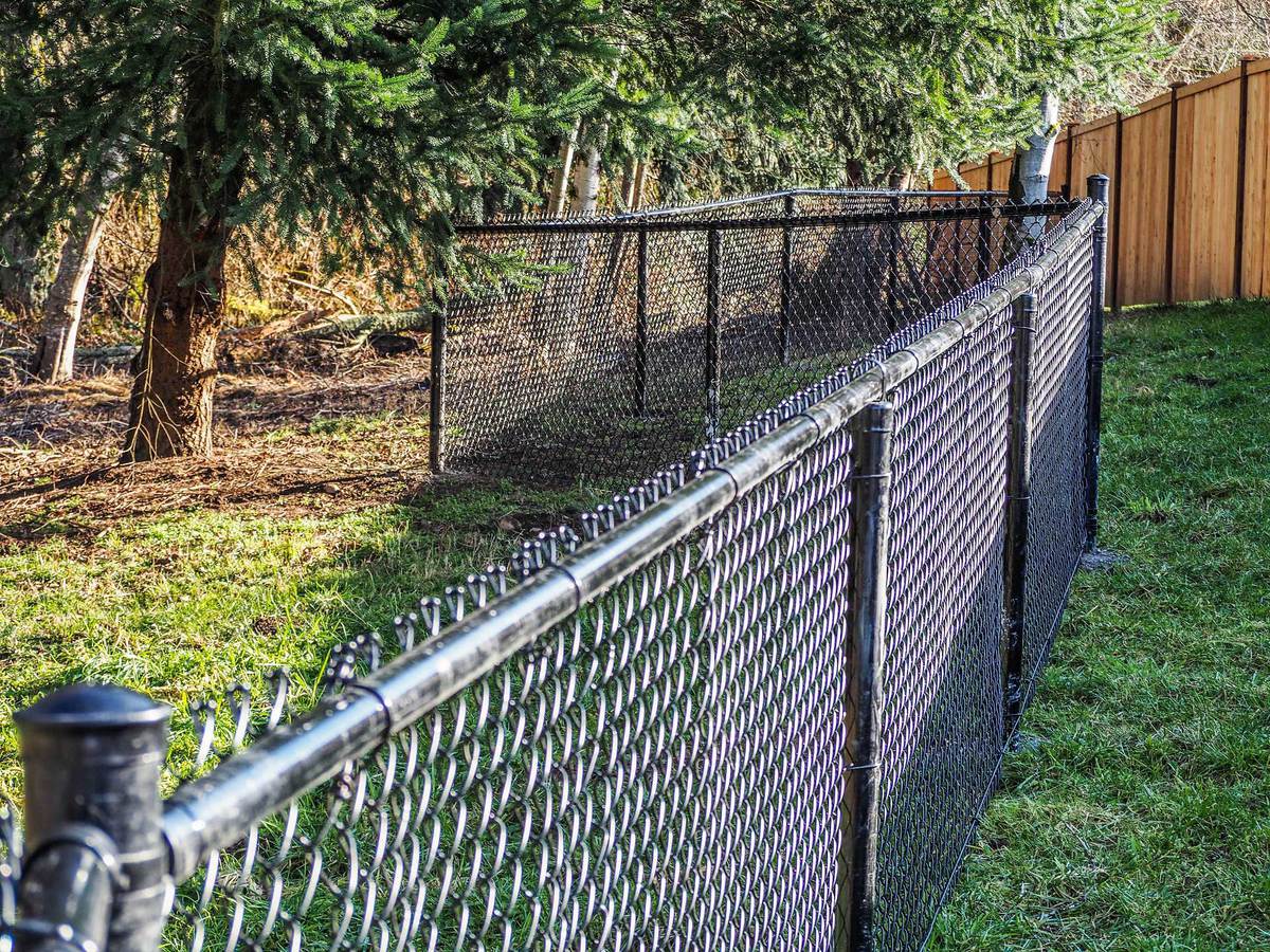 How to Install a Chain Link Fence (Traditional) - Wire Fence